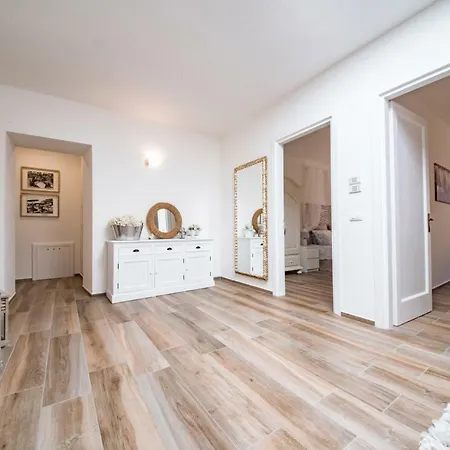 Cherihomeassisi Lägenhet